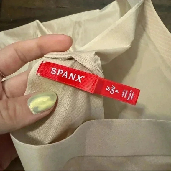 NWOTÂ Spanx Thinstincts 2.0âMid-Thigh Shorts - S - Picture 5 of 6